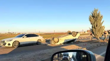 Buzlu yol üzerindeki araçlar