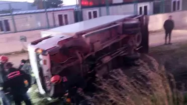 Serik'te Kamyonet Devrildi: Sürücü Ağır Yaralı Olarak Hastaneye Kaldırıldı