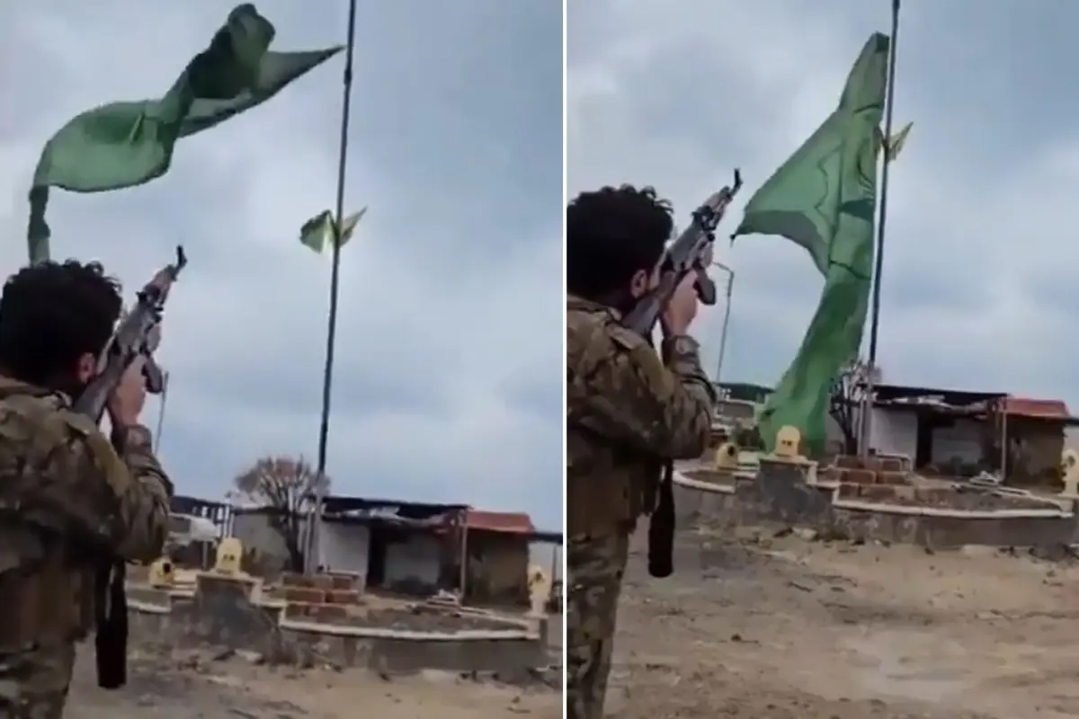 Suriye Ordusu Bayrağı Silahla Düşürdü: Bölgeden Çarpıcı Görüntüler