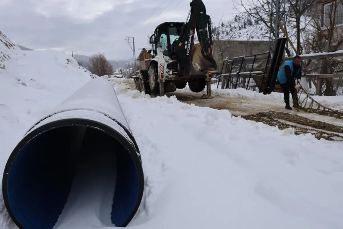 Feke'de Kış Harikası: 50°C Sıcaklıkta 1 Metrelik Kar Örtüsü