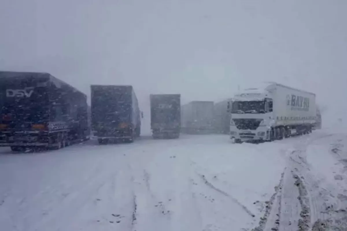 Kayseri’de Yoğun Kar Yağışı Üç İlün Yol Bağlantılarını Kesti
