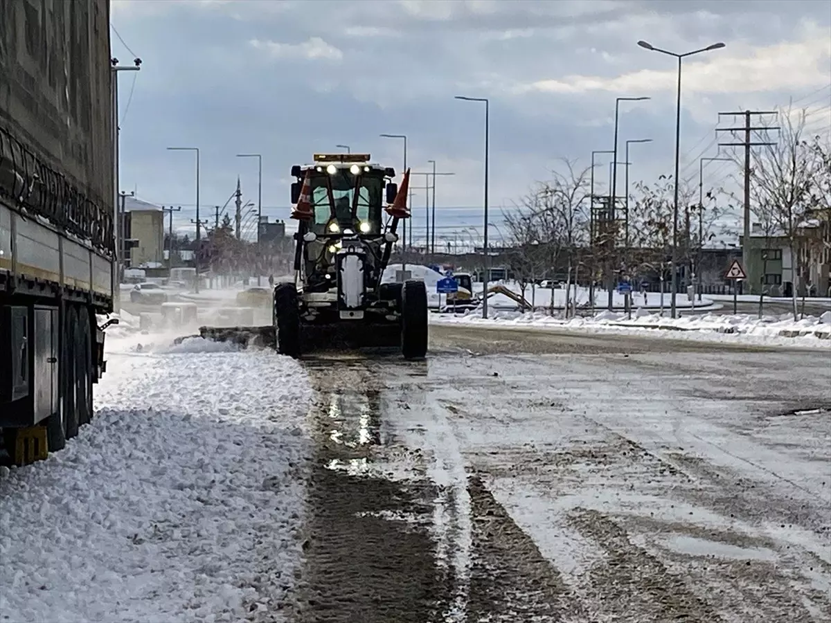 Diyarbakır’da Kar Yağışı Ekonomik Faaliyetleri Yavaşlattı