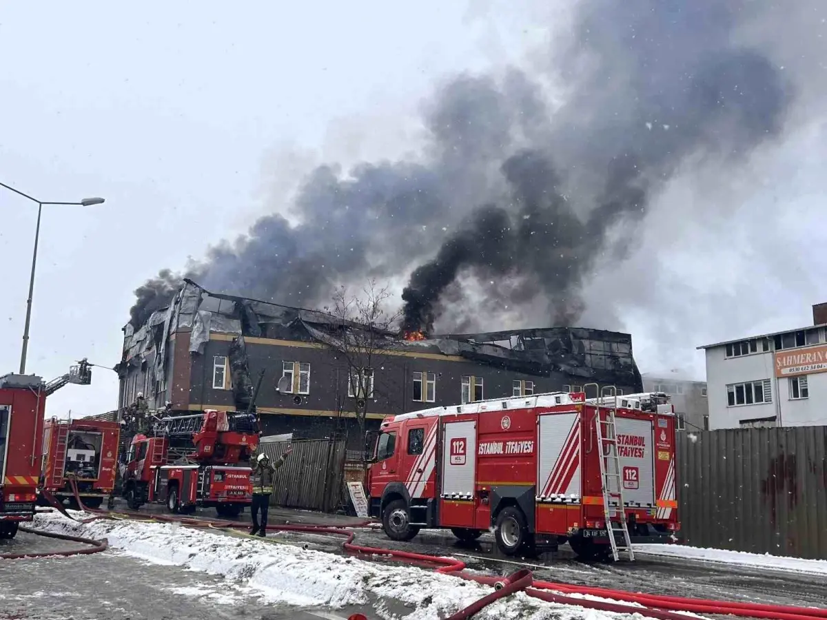 Tuzla Çakmak Fabrikasında Elektrik Kontağından Kaynaklanan Yangın Kontrol Altına Alındı