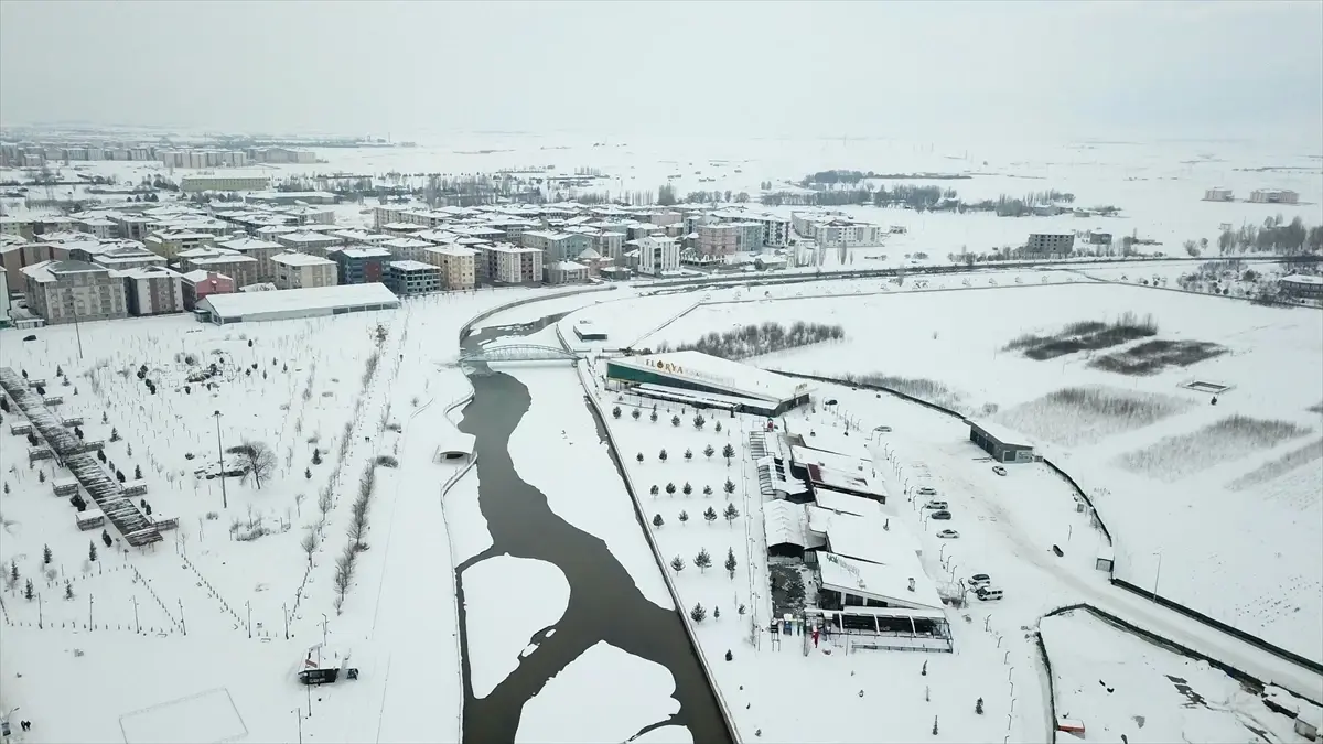 Ağrı’da Bembeyaz Dron Görüntüleri: Karla Kaplı Tek Katlı Evler Göz Kamaştırıyor