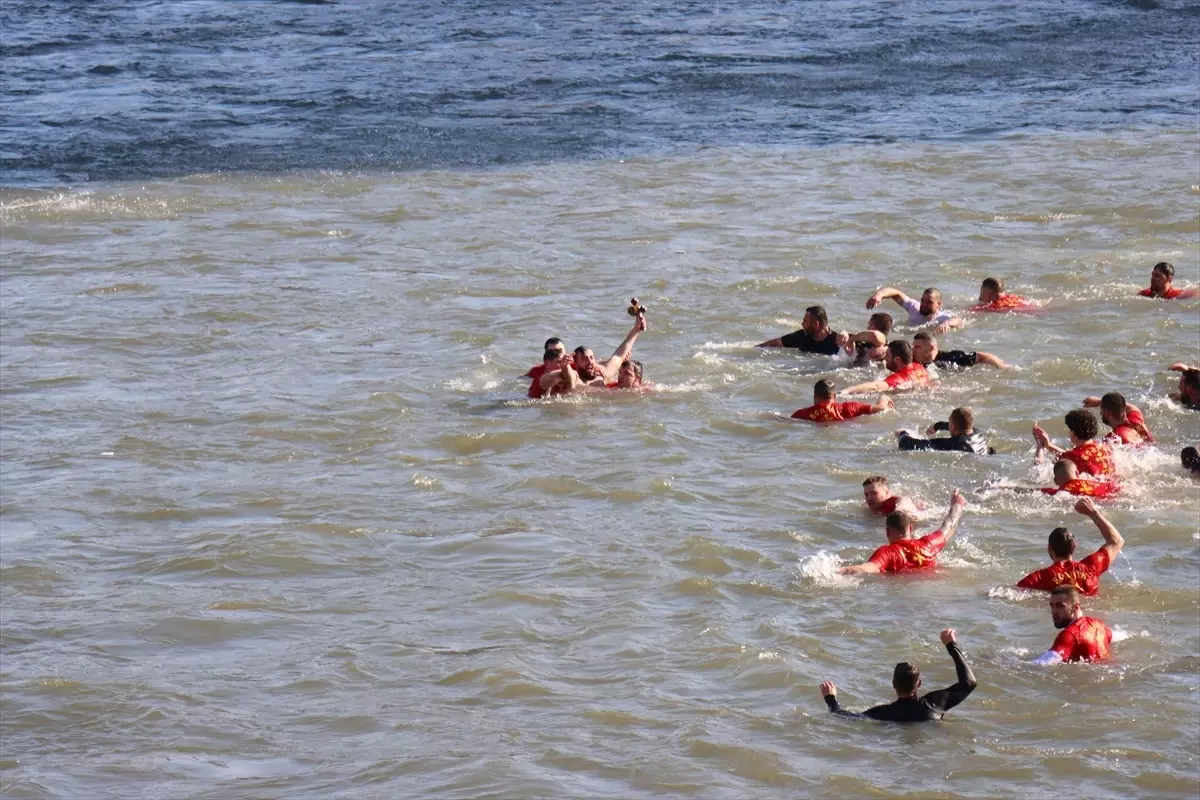 Balkanlar’da Epifani Coşkusu: Makedonya’da Haç Çıkarma Törenleri