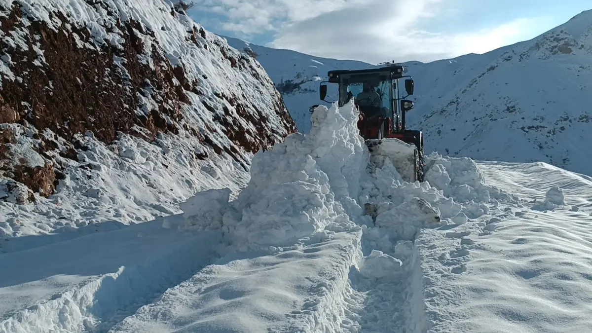 Batman’da Şiddetli Kar Yağışı 213. Yolun Kapalı Kalmasına Yol Açtı