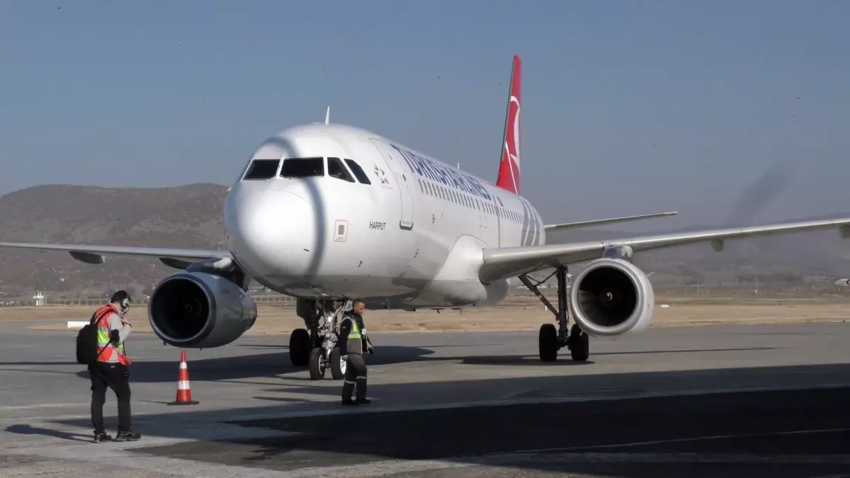 Şiddetli Kar Yağışı Bingöl'ün Hava Yolu Bağlantılarını Felç Etti