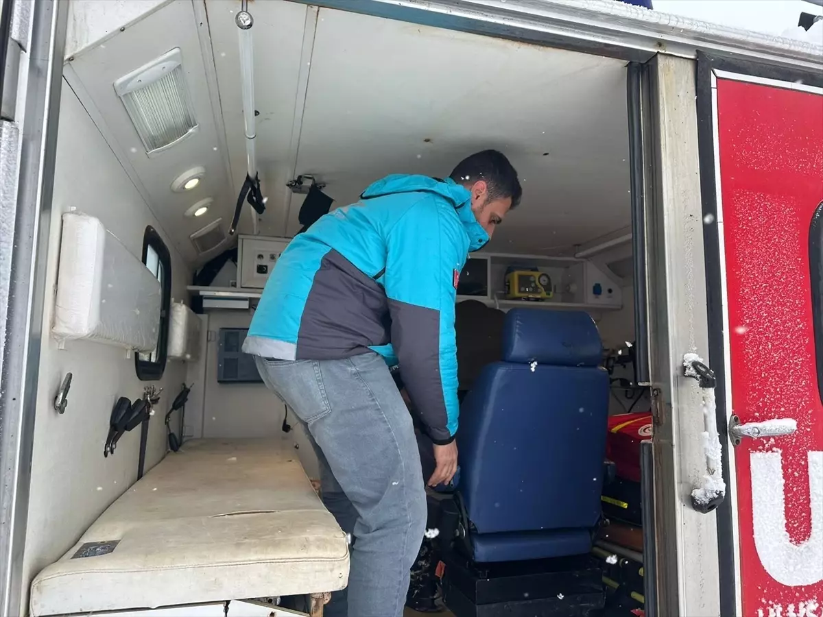 Bingöl'de Kar Engelini Aşan Kurtarma Operasyonu: 2 Diyaliz Hastası Güvende