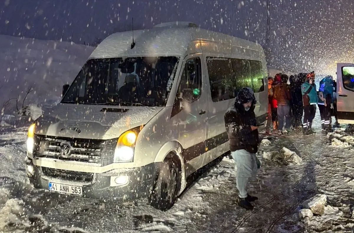 Bingöl'de Zincirleme Trafik Kazası: 10 Kişi Hastaneye Sevk Edildi