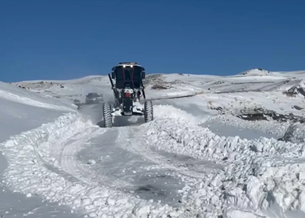 Doğu Anadolu’da Kar Yağışı Yoğunlaşıyor: 2.316 Köyün Yolu Kapandı