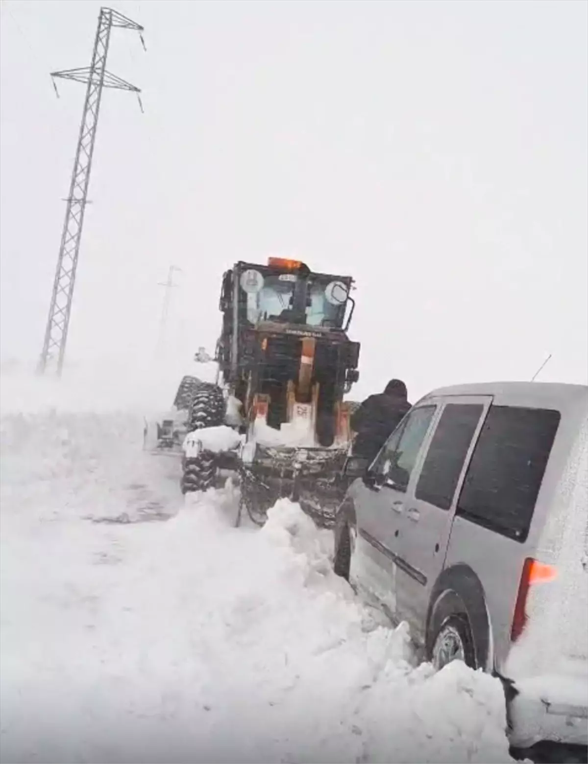Kar ve tipinin felaketi: Horasan’da 15 kişi güvenli bir şekilde kurtarıldı