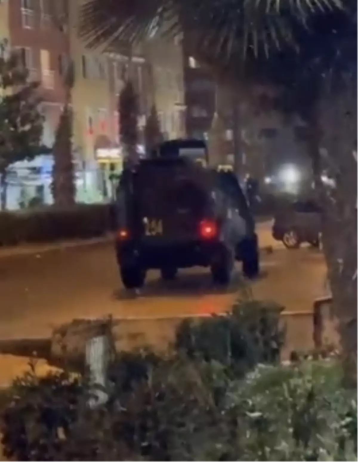 Esenyurt'ta İş Hanına Gelen Taksi Ateş Açtı: Şüpheli Kaçtı