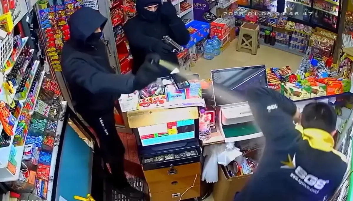 Afyonkarahisar’da Biber Gazlı Market Soygunu: İki Genç Tutuklandı