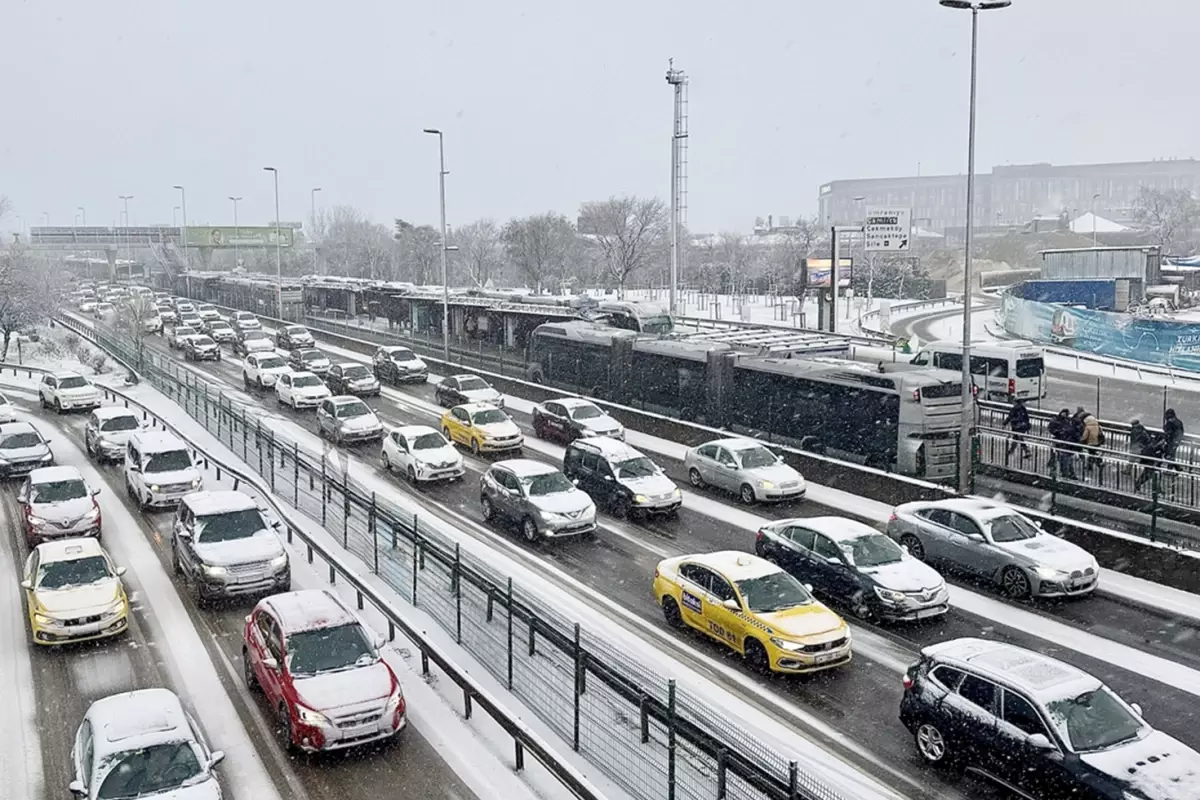 İstanbul’da Ağır Tonajlı Araçlar ve Kurye Trafiğine Geçici Yasak