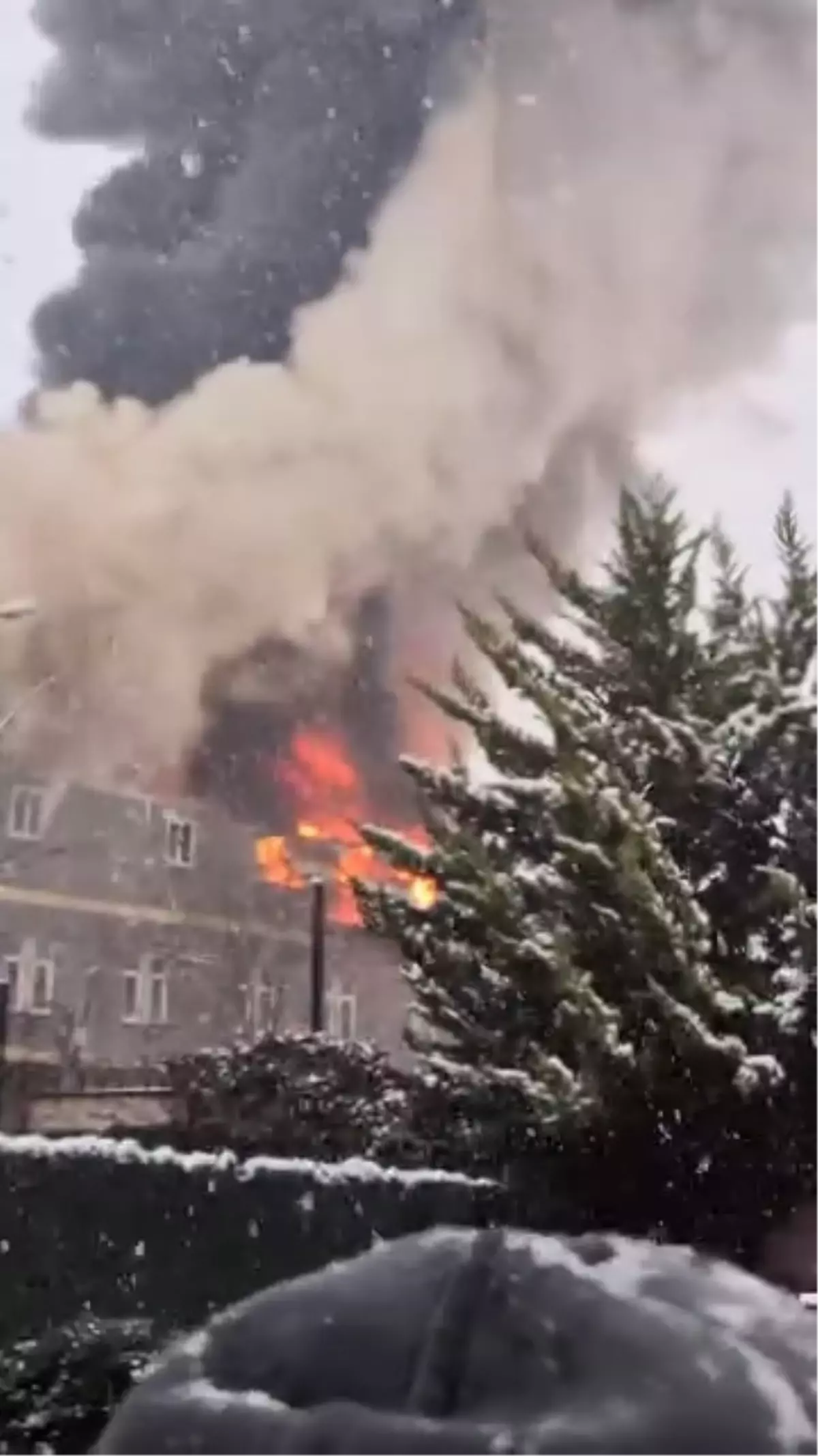 Tuzla’da Çakmak Üretim Fabrikasında Büyük Yangın: İtfaiye Ekipleri Olayı Kontrol Altına Aldı