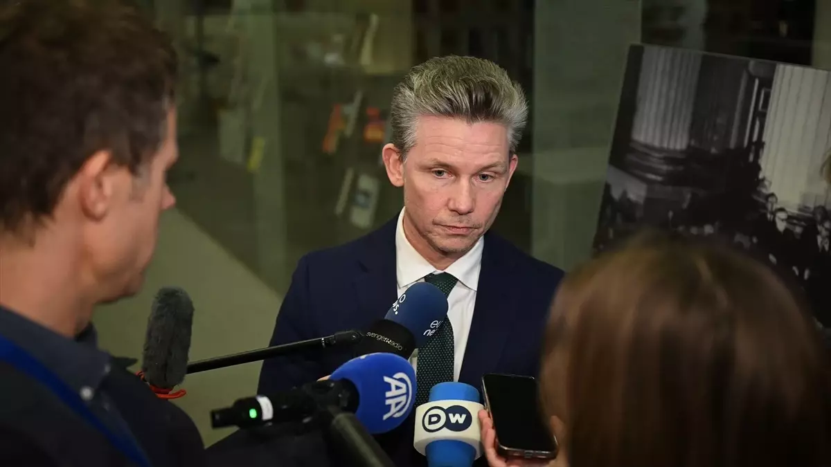 İsveç Savunma Bakanı Jonson’dan Grönland’a Stratejik Destek Açıklaması