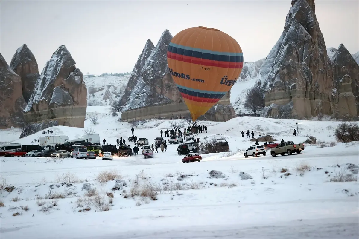 Kapadokya’da Balon Turları Sis ve Rüzgâr Nedeniyle Erteleniyor