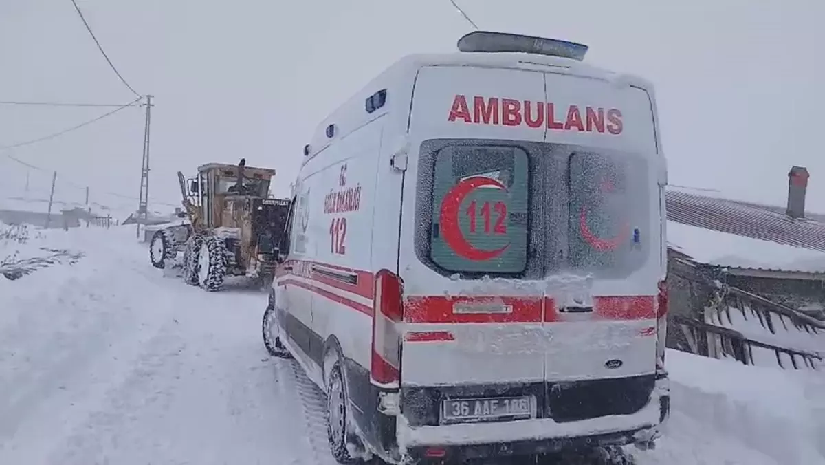 Kars'ta Şiddetli Kar Fırtınası Ambulansları Kilitledi, İl Özel İdaresi Müdahalesi