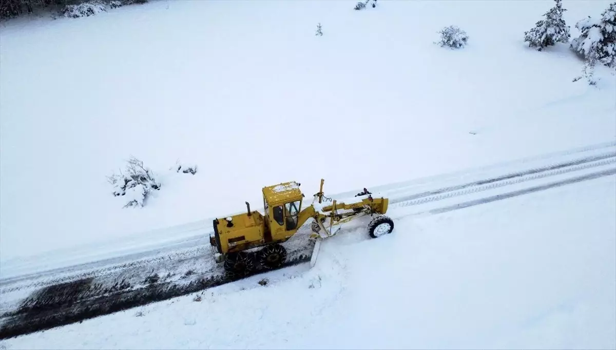 Karabük’te Kar Nedeniyle Kapanan 144 Köy Yolu Arasından 123’ü Açıldı