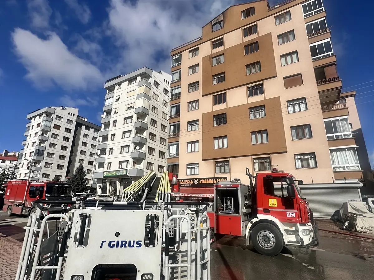 Konya'da Apartman Yangını Hızla Söndürüldü: İtfaiye Kontrol Altına Aldı