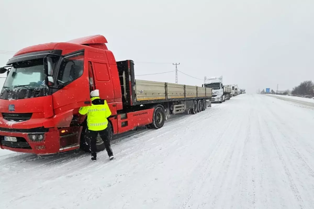 Malatya’da Şiddetli Kar ve Buzlanma Nedeniyle Motosiklet Trafiği Yasaklandı