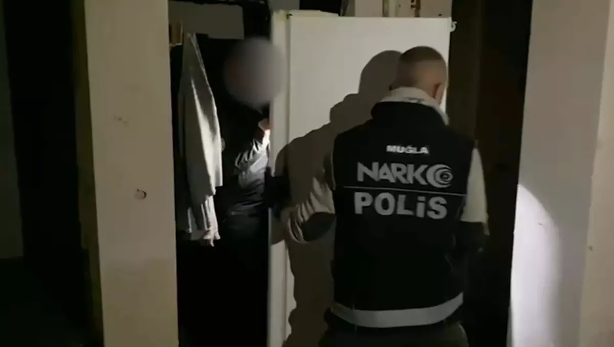 Marmaris’te Büyük Uyuşturucu Operasyonu: 3 Şüpheli Yakalandı, 800 gr Esrar ve 145 gr Bonzai Ele Geçirildi