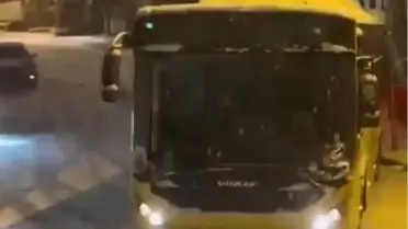 İstanbul’da Şiddetli Kar Yağışı Trafiği Felçledi, İETT Otobüsü Kaza Yaptı