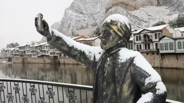 Amasya’da karla kaplı caddeler