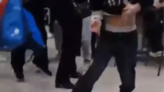 AVM'de Çıkan Bıçaklı Kavga: Bir Yaralı ve Gergin Atmosfer