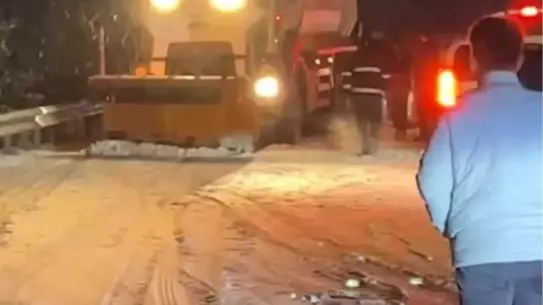 İnegöl'de Kar Fırtınası Oylat Kaplıcaları Yolunu Kapattı: 20 Araç Mahsur Kaldı