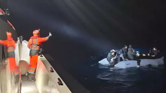 Kurtarılan göçmenlerin fotoğrafı