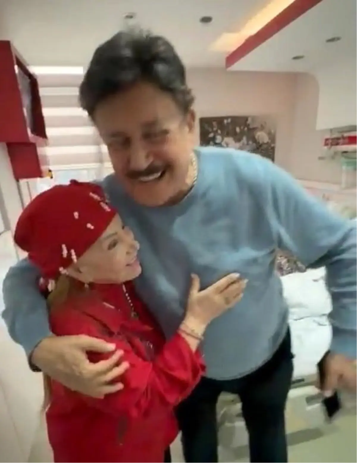 Bedia Akartürk ve Gökhan Güney Samsun’da Yıllar Sonra Buluştu: Duygusal Şarkı Söylemesi