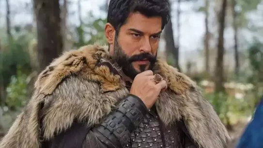 Joy Awards'ta Burak Özçivit'in Davetsizliği ve Kara Liste Tartışması