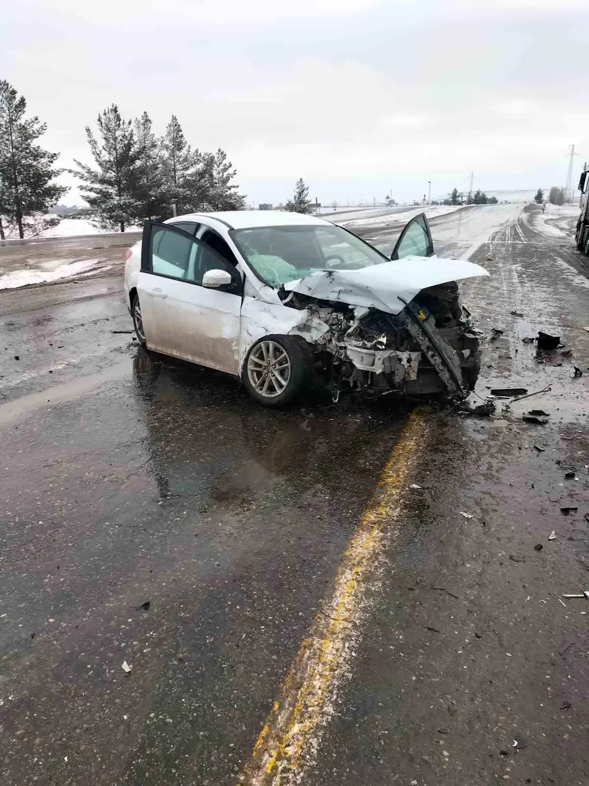 Diyarbakır Çınar’da Tır ve Otomobil Çarpıştı: İki Yaralı