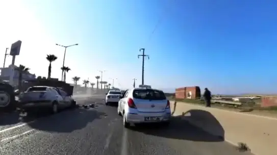 Manisa Turgutlu’da Yeşil Işıkta Geçen Otomobil Traktörle Çarpıştı, Yaşlı Sürücü Ağır Yaralandı