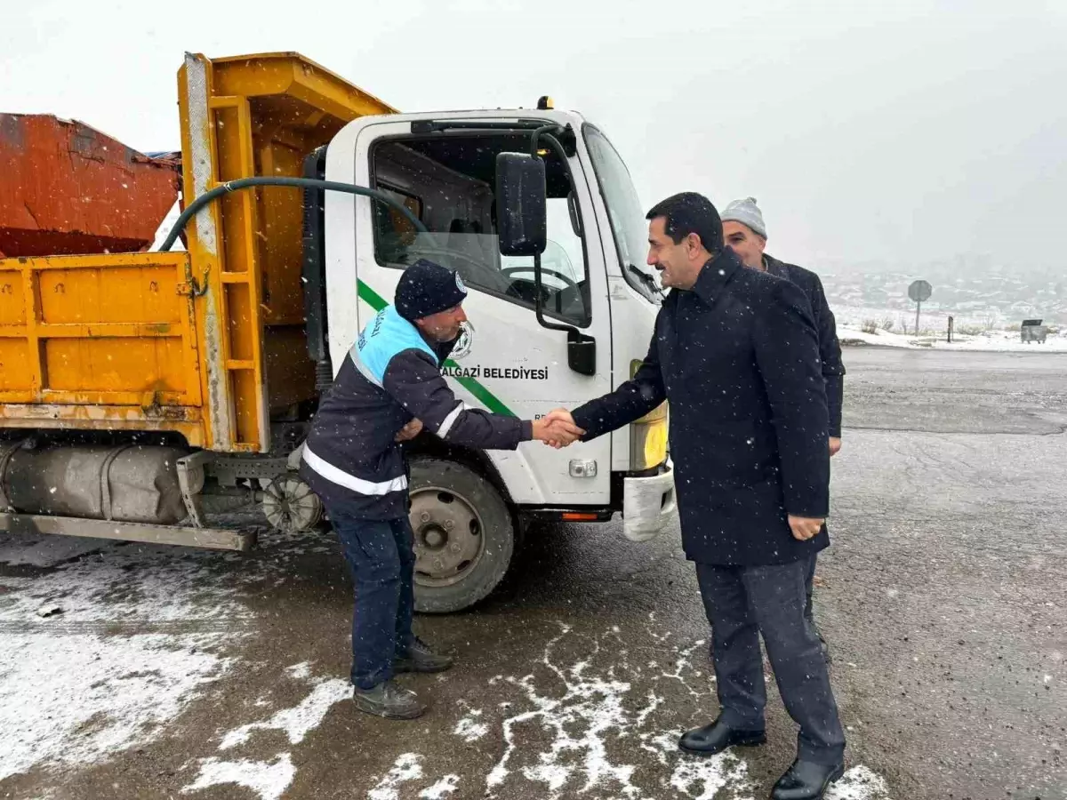 Battalgazi'de Karla Mücadele: 104 Mahalleye Kesintisiz Ulaşım