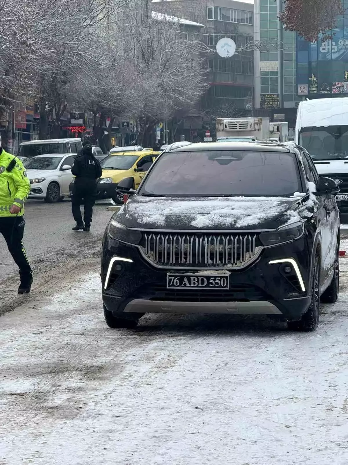 Tuzluca Belediye Başkanı’nın ABD Plakalı Aracı İğdır’da Sosyal Medyada Gündem Oldu