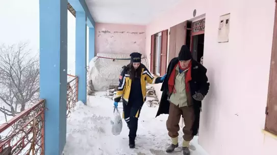 Kar altında Malatya’da acil sağlık müdahalesi
