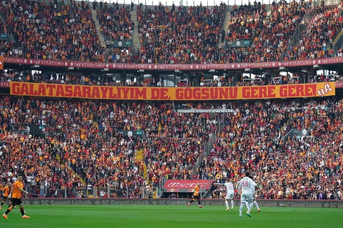 Galatasaray, Noa Lang’ı Kiraladı: 30 Milyon Euro Satın Alma Opsiyonu ile Transfer Detayları