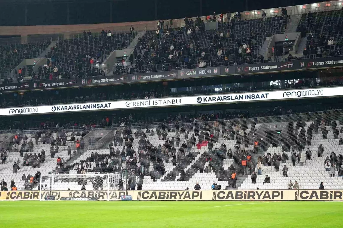 Beşiktaş Taraftarları Maç Sonrası Yönetim İstifasını Talep Etti