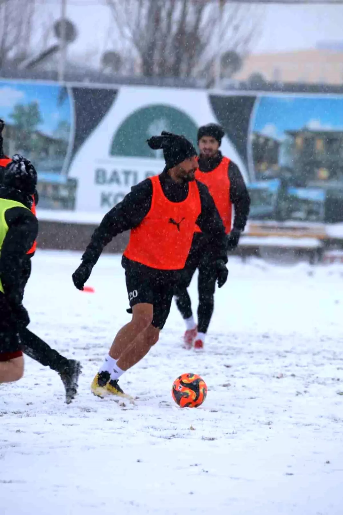 Elazığspor, Kar Yağışı Altında Ankaragücü Maçına Hazırlıklarını Sürdürüyor