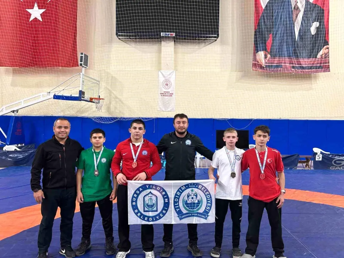 Yıldırımlı Genç Güreşçiler U-17 Şampiyonada Dört Madalya Kazandı