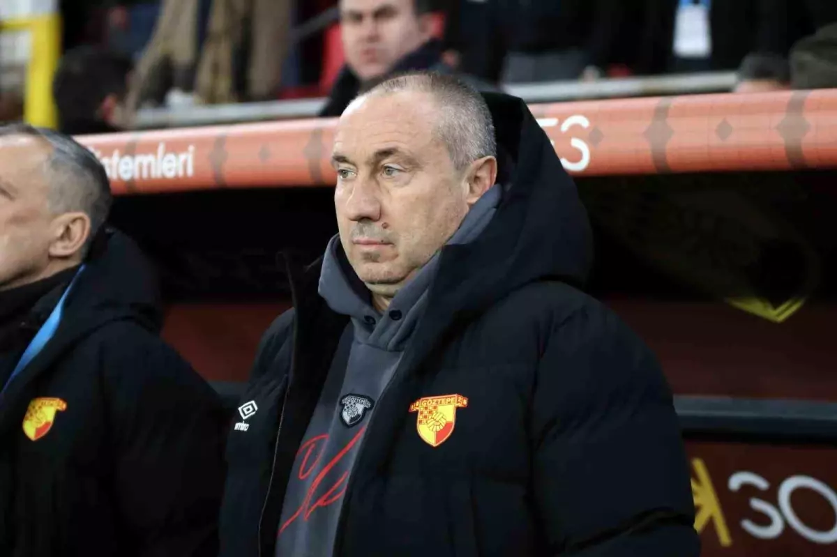 Stoilov'dan Açıklama: Cezalı Oyuncular Derinlik Sağlıyor, Göztepe Rizespor'u Geçti