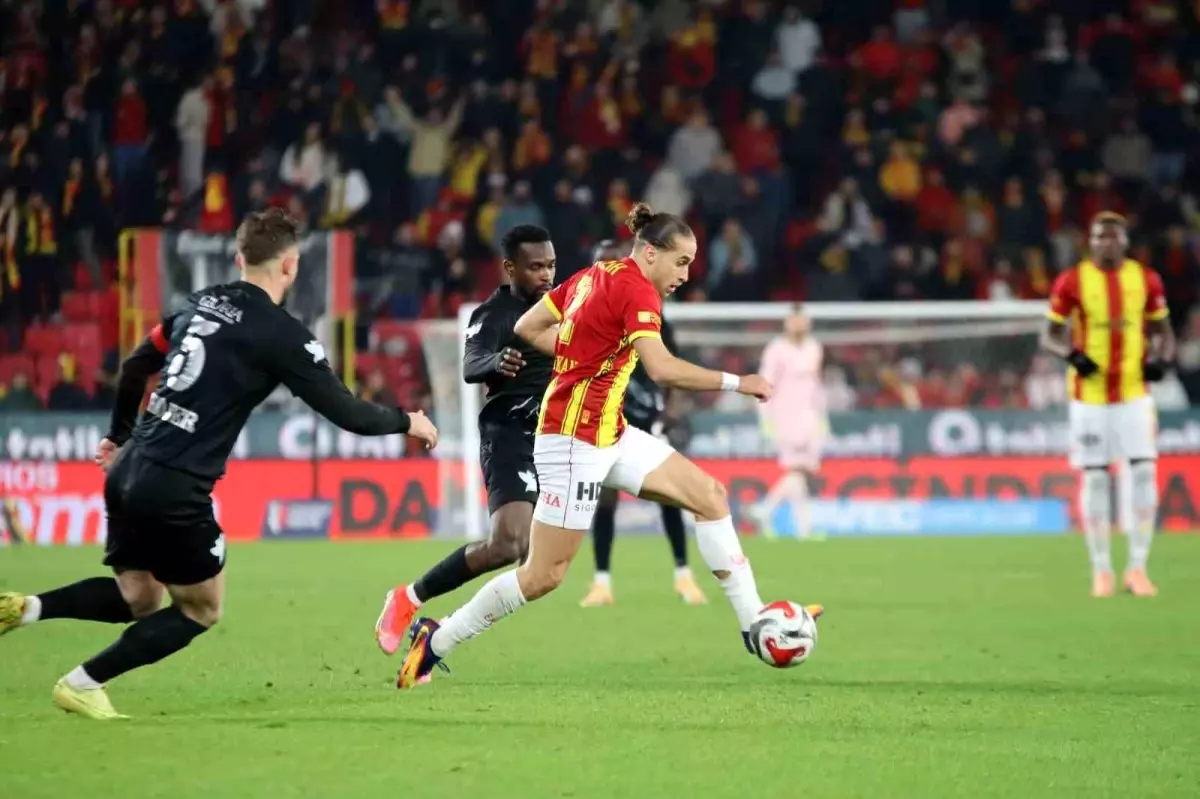 Göztepe, Çaykur Rizespor'u 3-1 Mağlup Etti: Maçın Özeti ve Kritik Anları