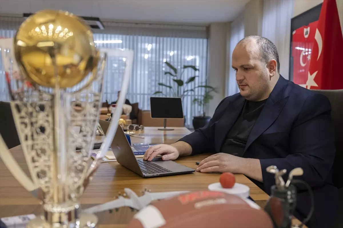 Buz Hokeyi Federasyonu Başkanı Halit Albayrak, Yılın Kareleri Oylamasında Oy Kullandı