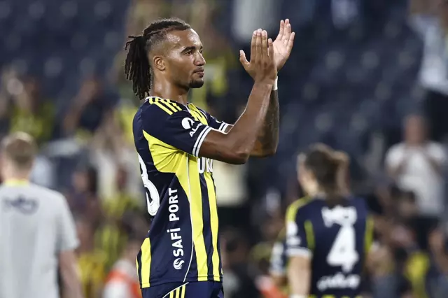 Archie Brown'un sahadaki görüntüsü