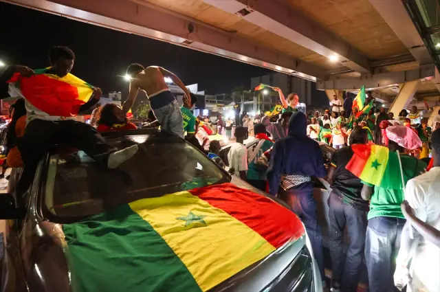 Sokaklarda coşkulu taraftarlar