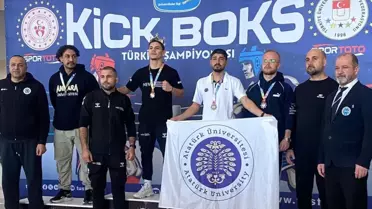 Atatürk Üniversitesi sporcuları madalya töreninde