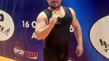 Hakan Dağ 150 kg kaldırırken