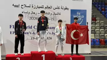 Genç Kadın Eskrimcilerimiz Bahreyn'de Dünya Kupası'nda Altın Madalya Kazandı